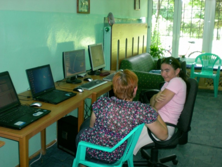 Uczestnicy podczas pracy przy komputerach 16 z 16